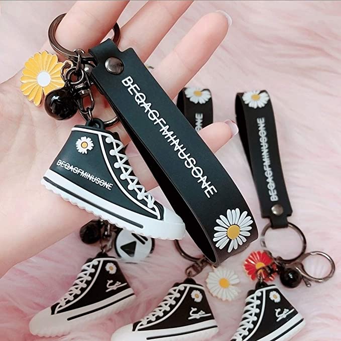 Creative small daisy sneaker keychain charm