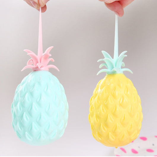 Wacky relief pineapple squeeze ball (color random)