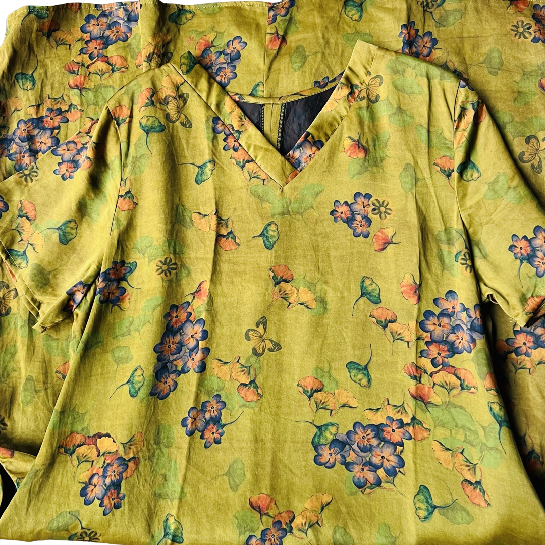 Women's dark yellow background small flower silk robe