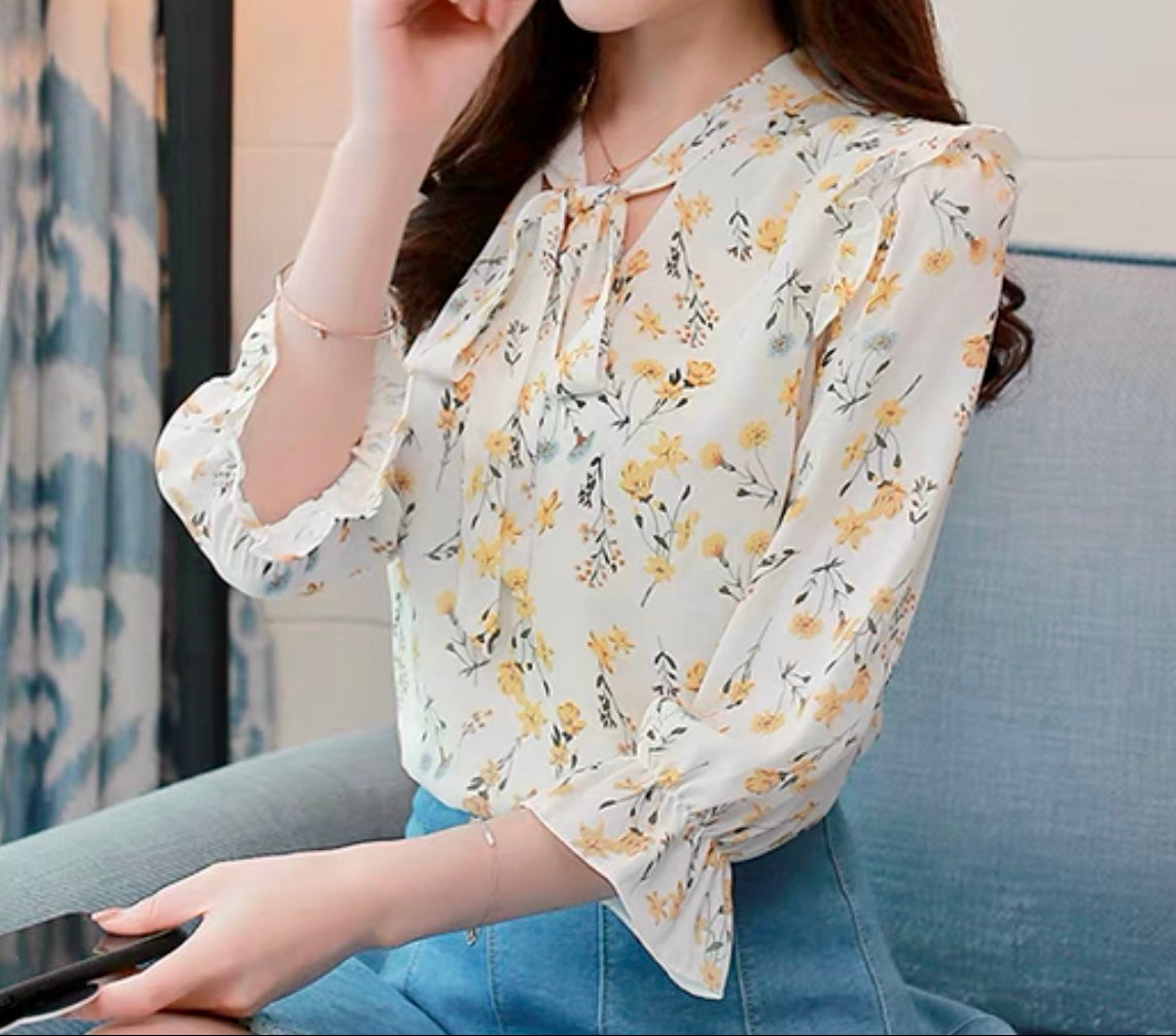 Women's floral long-sleeved flutter shirt